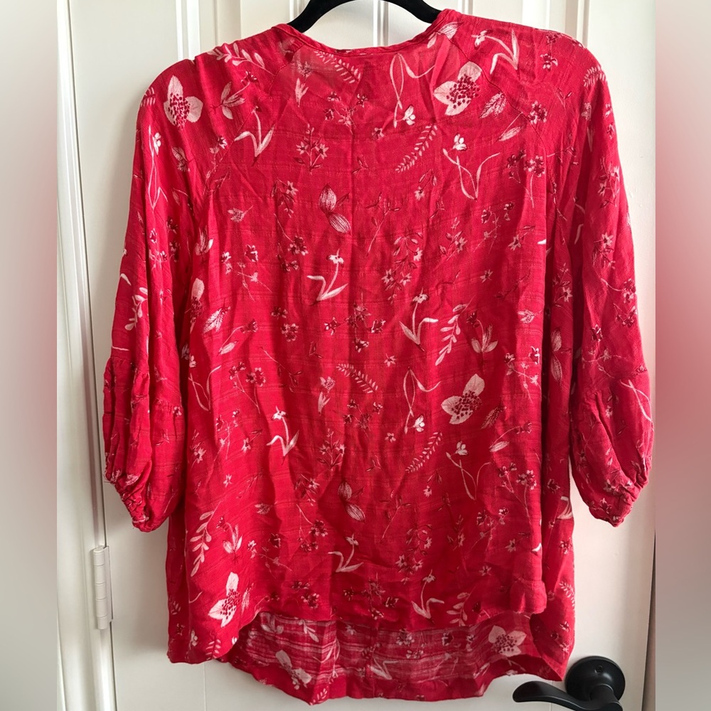 Universal Thread Red Floral Top - Picture 2 of 4